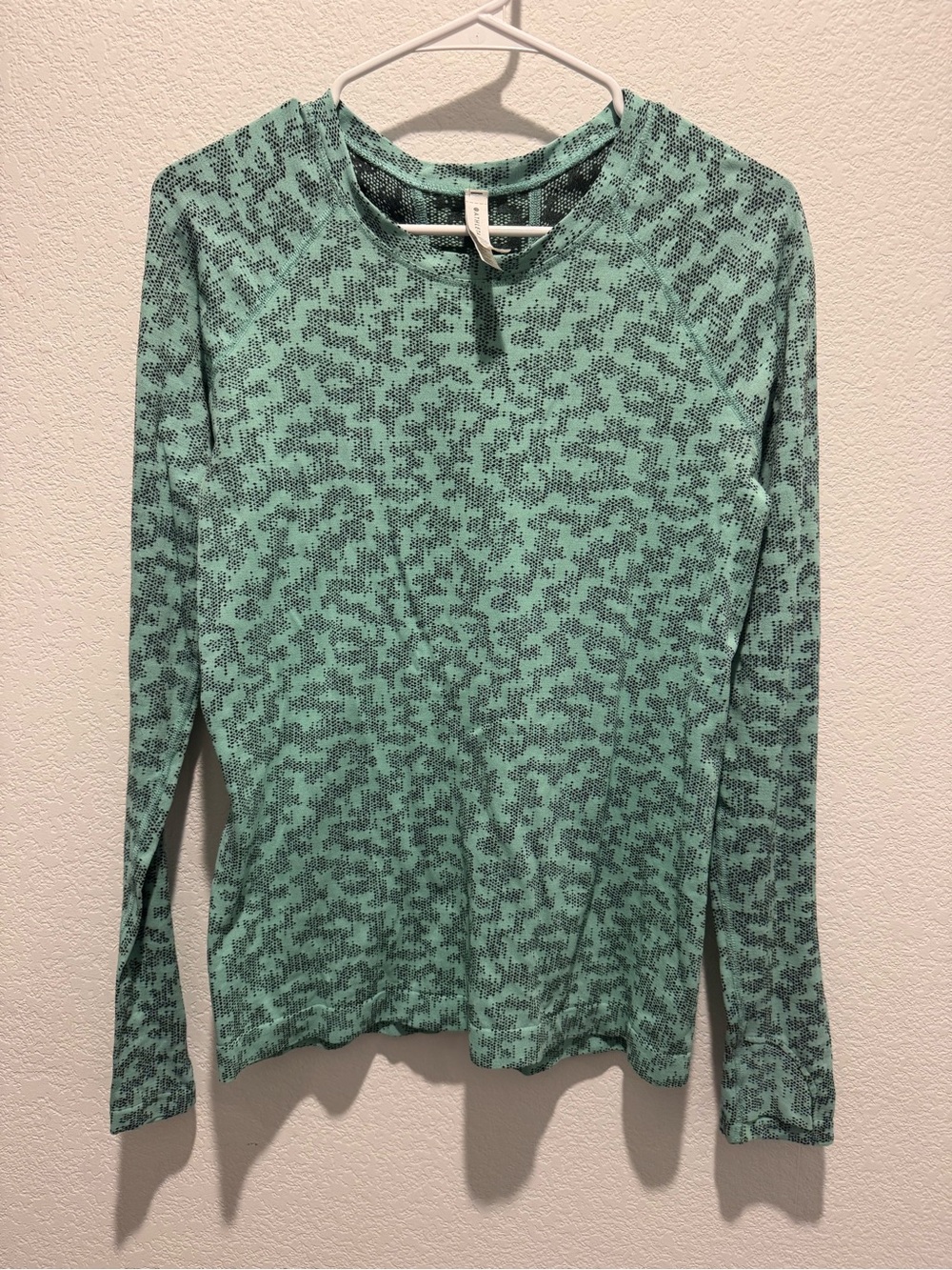 Athleta long sleeved top size M